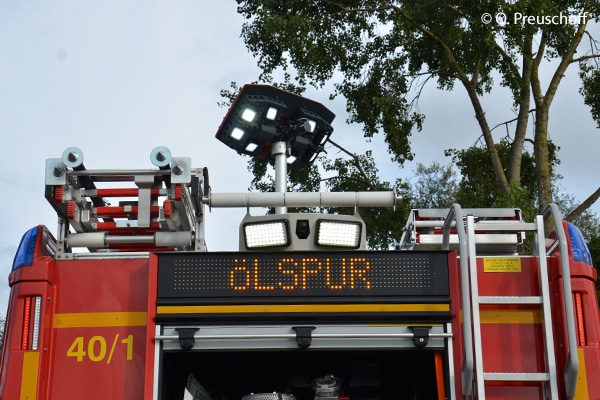 Oelspur_Beseitigung_Feuerwehr_Zustädnigkeit_Straße