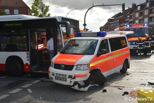 Feuerwehr_Einsatzfahrt_Unfall_Kleinlöschfahrzeug