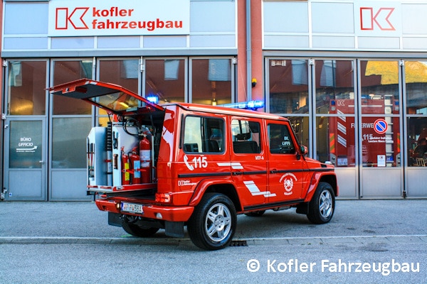 Bei geöffneter Heckklappe kann das Wechselmodul herausgezogen werden. Auf ihm ist die feuerwehrtechnische Beladung verstaut. Foto: Kofler