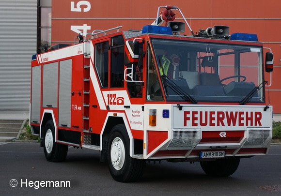 Im Jahr 1986 präsentierte Rosenbauer den Falcon. Das Fahrzeug war auf einem Niederrahmenfahrgestell von Titan aufgebaut und dadurch relativ niedrig. Etwa 30 Stück verkaufte Rosenbauer vom Falcon. Einige laufen noch heute. Foto: Hegemann