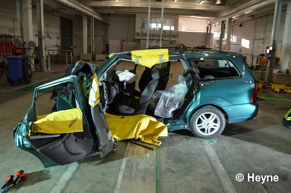 Bei der Großen Seitenöffnung werden beide Türen auf der Fahrerseite und die B-Säule komplett entfernt. Foto: Heyne