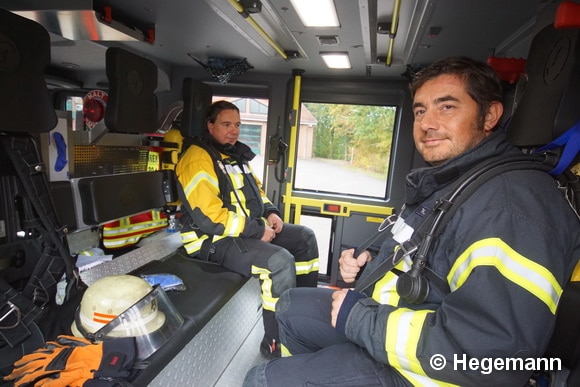 Die Kabine ist noch geräumiger geworden. Unten in der Tür sind fenster enthalten. So können die Kameraden vor dem Ausstieg sehen, wie der Boden vorm Fahrzeug beschaffen ist. Foto: Hegemann