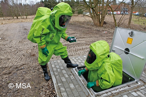 Wenn der Träger in explosionsfähigen Atmosphären arbeiten muss, sollten beim Chemikalienschutzanzug die elektrostatischen Eigenschaften beachtet werden. Symbolfoto: MSA