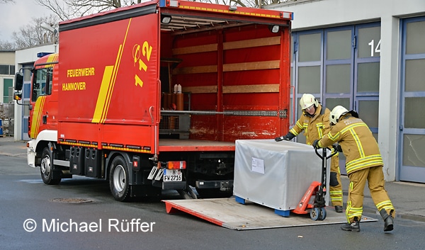 Für den Kulturgutschutz hält die Feuerwehr Hannover auf Wache 4 acht Gitterboxen mit Spezialausrüstung bereit. Foto: Michael Rüffer