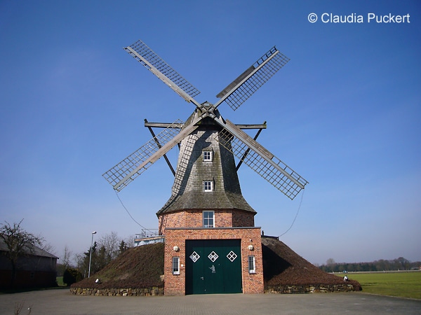 Der Löschzug Sinningen der FF Saerbeck nutzt eine Windmühle als Feuerwehrhaus. 