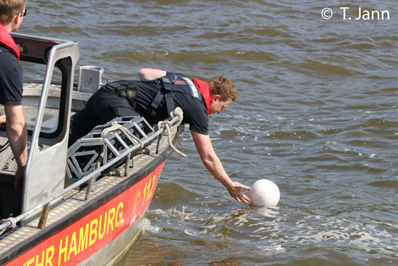 Dreh im Hafen mit Ball