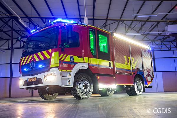 So sehen künftig neue Feuerwehrfahrzeuge in Luxemburg aus: HLF im Design des CGDIS. Der bestehende Fuhrpark aus rund 850 Fahrzeu-gen erhält eine vereinfachte Beklebung.