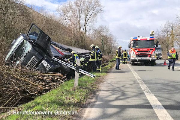 Verkehrsunfall mit Feuerwehr