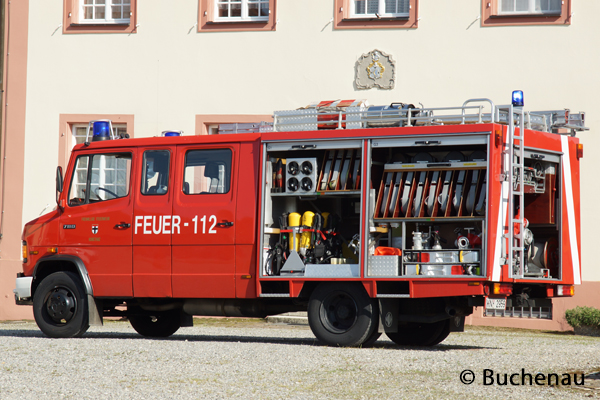 Auffällig ist der besonders gute Pflegezustand des fast 33 Jahre alten Fahrzeugs. Da es keinen Wassertank besitzt, ist die TS 8/8 im Heck eingeschoben und als Fahrzeugpumpe eine Vorbaupumpe montiert.