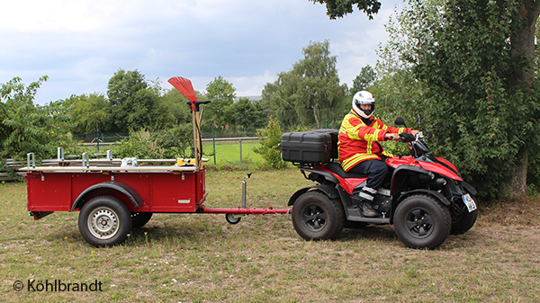 Vegetationsbrände: Feuerwehr rückt mit Quad plus Anhänger aus