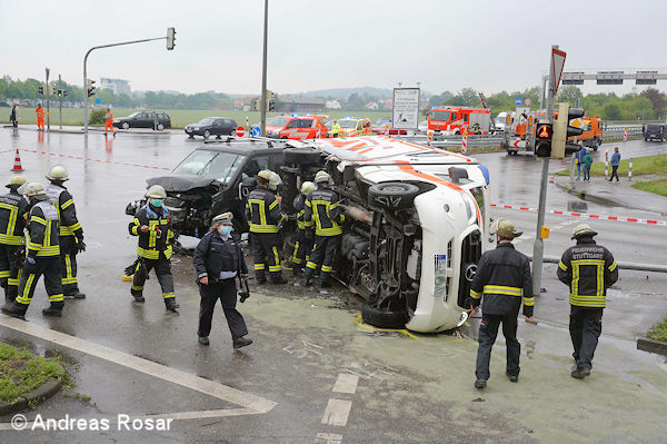 Unfall mit Rettungswagen in Rottweil - Sanitäter verletzt - SWR Aktuell