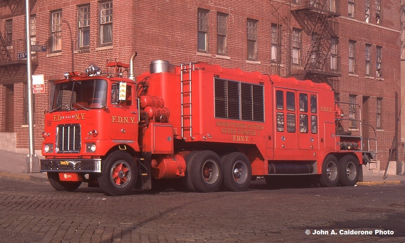 Größtes Feuerwehrauto der Welt • Museum »