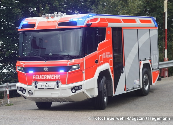 FEUERWEHRAUTO Feuerwehr Löschfahrzeug  mit Drehleiter 