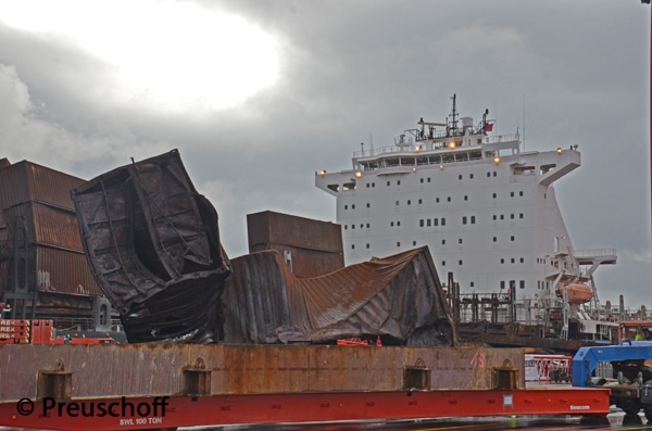 Frachter Flaminia im JadeWeserPort Wilhelmshaven