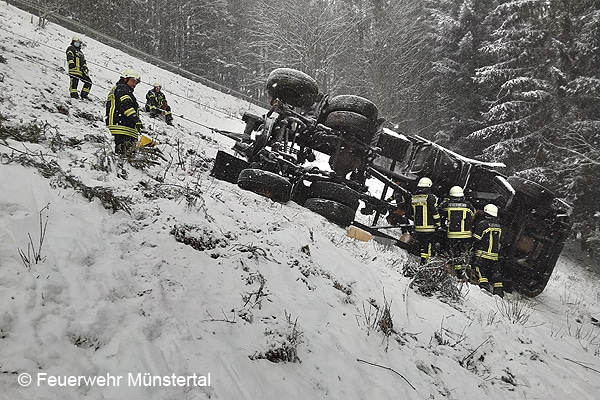 Müllwagen-Absturz Münstertal (Lkw-Absturz)