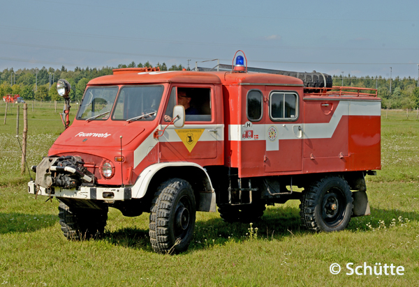 Unimog 404 S als ehemaliges Vorauslöschfarzeug des Luftschutzhilfsdienstes.