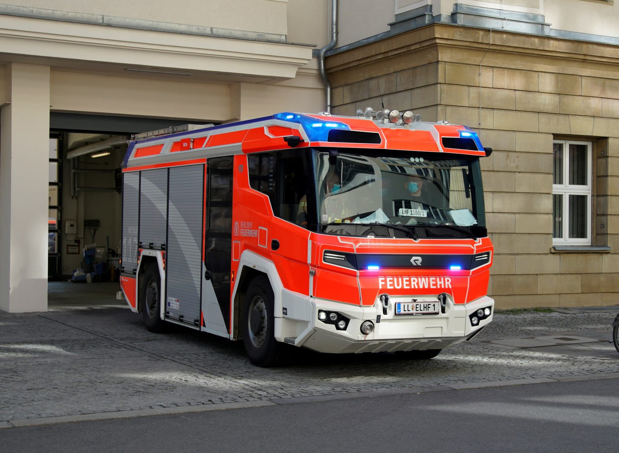 Berliner Feuerwehr: Voraushelfer-Fahrzeug