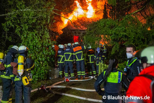 Vollbrand in einem Einfamilienhaus in Hamburg