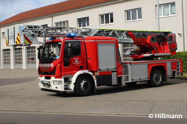 Drehleiter (DLAK) 23/12 der FF Oranienburg