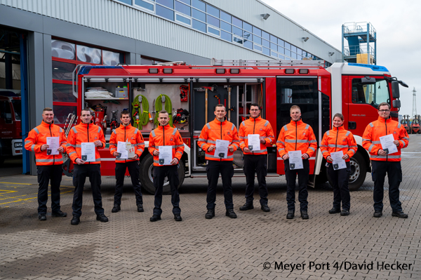 Erster erfolgreicher Lehrgang zum Werkfeuerwehrmann der Werkfeuerwehrschule Meyer Port 4