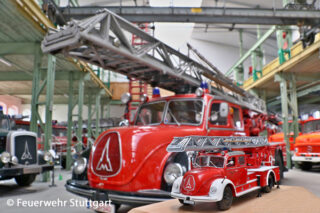 Blick auf eine Drehleiter im Feuerwehrmuseum Stuttgart