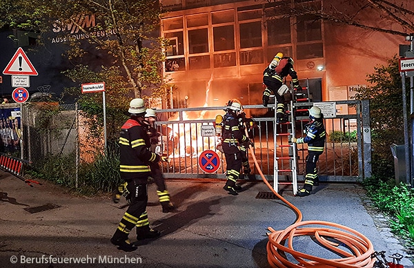 Feuerwehr München muss brennende E-Autos löschen