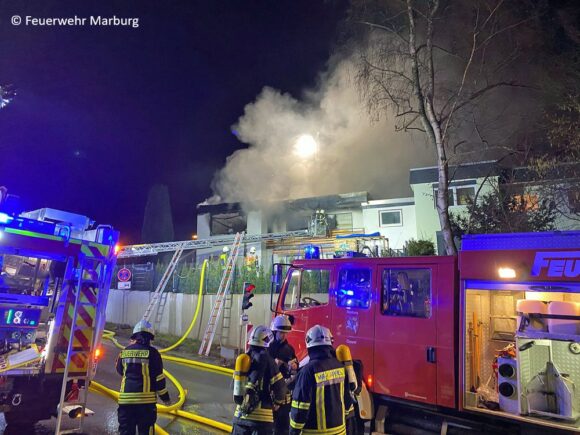 Wohnhaus-Brand: Zwölf Personen betroffen