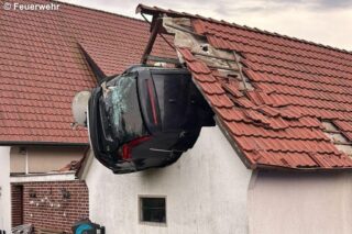 Pkw in Dach