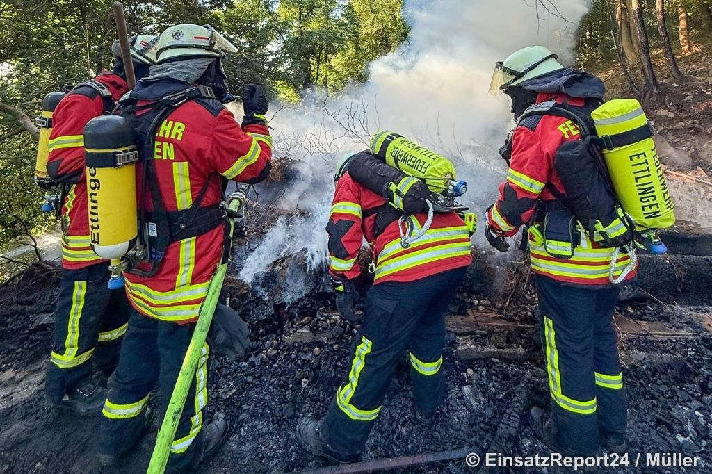 Brandbekämpfung unter Atemschutz im Wald