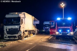 Lkw und Feuerwehr