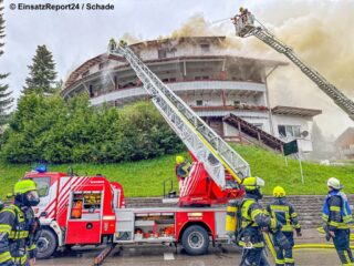 Löschangriff über Drehleitern