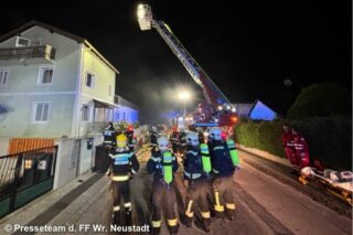 Feuerwehr und Drehleiter