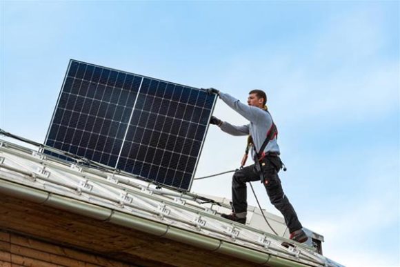 Feuerwehr im Einsatz bei PV-Anlage