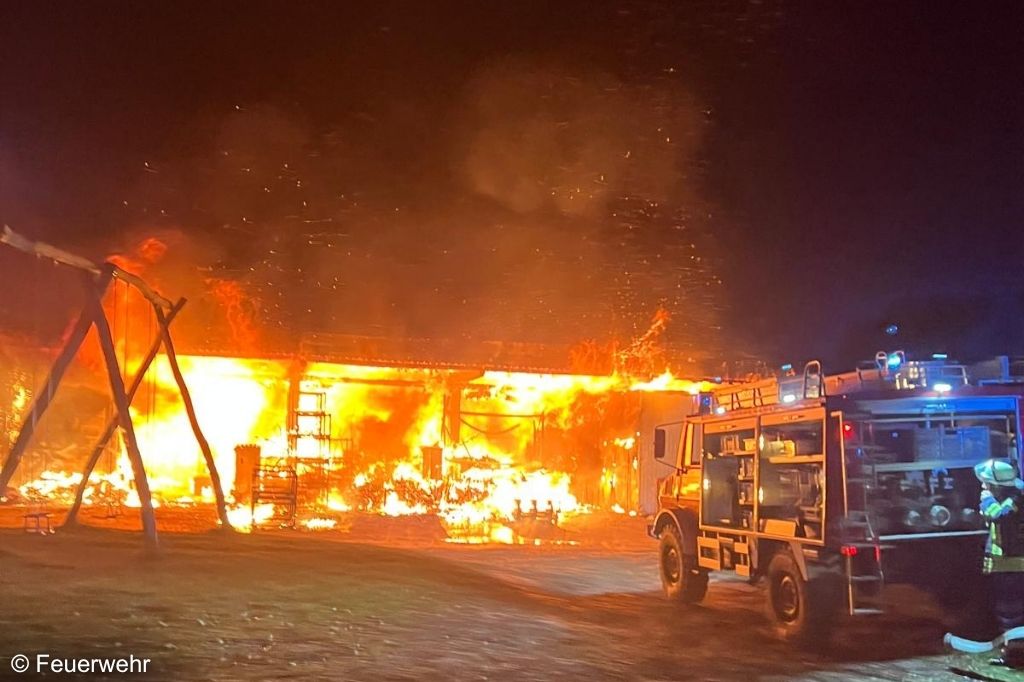 Gebäude in Vollbrand