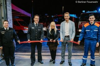 Durchschneiden des roten Bandes