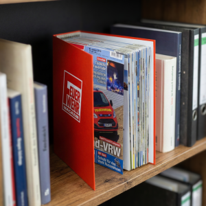 Feuerwehr-Magazin Sammelmappe im Regal