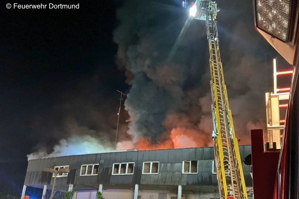 Brandbekämpfung mit Drehleiter