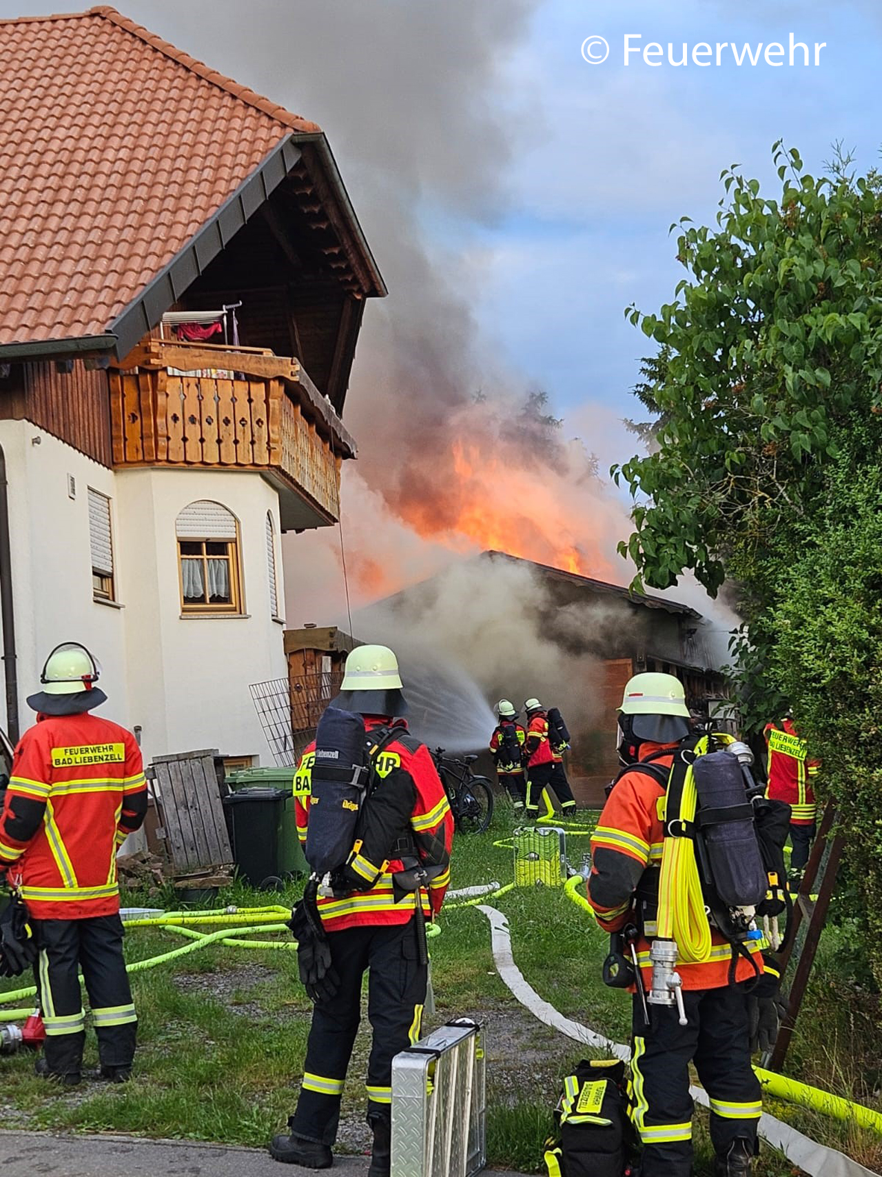 Ein Schuppenbrand im Kreis Calw sorgte für starke Rauchentwicklung und den Einsatz zahlreicher Feuerwehren. Foto: Feuerwehr