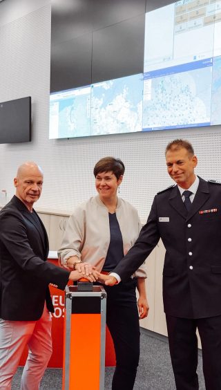 Symbolische Inbetriebnahme der neuen Integrierte Leitstelle der Hanse- und Universitätsstadt Rostock durch Senator Dr. Chris von Wrycz Rekowski, Oberbürgermeisterin Eva-Maria Kröger und Michael Allwardt, Leiter des Amtes für Brandschutz, Rettungsdienst und Katastrophenschutz.