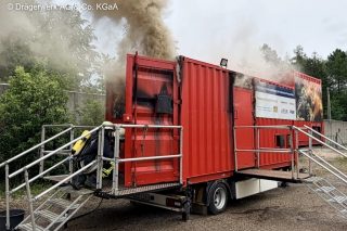 Ein AGT betritt Container