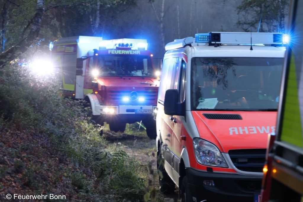 Fahrzeuge des EU-Waldbrandmoduls im Wald