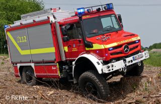 Der RW der FF Drensteinfurt basiert auf einem Mercedes-Benz Unimog U 5023. Ziegler fertigte den Aufbau mit fünf Geräteräumen und zwei Dachkästen. Als maschinelle Zugeinrichtung dient eine Rotzler Treibmatic TR 030/7. Foto: Fichte