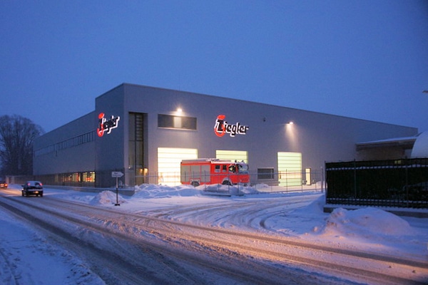 Rund acht Millionen Euro investierte die Firma Ziegler in die neue Lackierhalle am Stammsitz in Giengen. Am Donnerstag wurde der Komplex eingeweiht. Foto: Hegemann Rund acht Millionen Euro investierte die Firma Ziegler in die neue Lackierhalle am Stammsitz in Giengen. Am Donnerstag wurde der Komplex eingeweiht. Foto: Hegemann