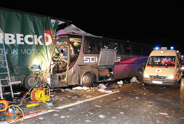 Sechs Menschen starben bei diesem Busunfall in Niederösterreich. Foto: Paul Plutsch Sechs Menschen starben bei diesem Busunfall in Niederösterreich. Foto: Paul Plutsch