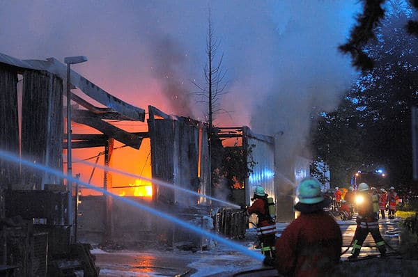 Großbrand in Göppingen: 17 Menschen erlitten dabei Verletzungen. Foto: Oskar Eyb Großbrand in Göppingen: 17 Menschen erlitten dabei Verletzungen. Foto: Oskar Eyb