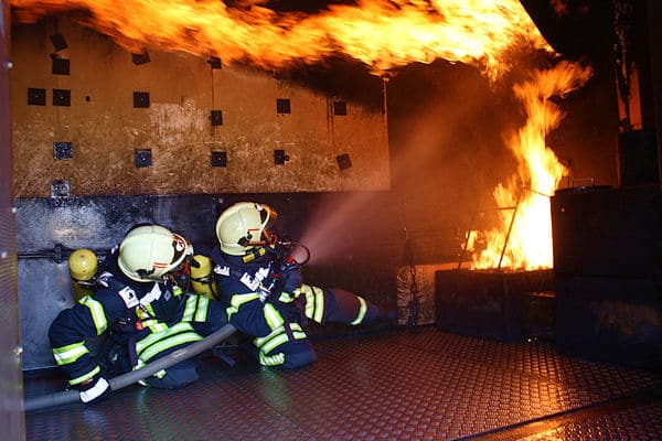 Training im Landkreis Steinburg: Ein Atemschutztrupp trainiert. Foto: Kreisfeuerwehrverband Steinburg Training im Landkreis Steinburg: Ein Atemschutztrupp trainiert. Foto: Kreisfeuerwehrverband Steinburg