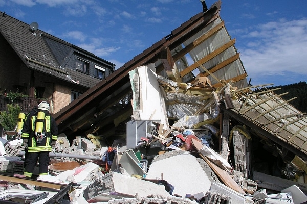 Suche nach Verschüttetem: Foto: Henning Prill Suche nach Verschüttetem: Foto: Prill