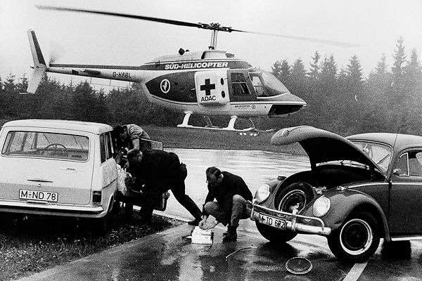 Anfänge der Luftrettung: Der erste Rettungshubschrauber, auf den Namen "Kolibri" getauft, war vom ADAC angemietet. Foto: ADAC Anfänge der Luftrettung: Der erste Rettungshubschrauber, auf den Namen "Kolibri" getauft, war vom ADAC angemietet. Foto: ADAC