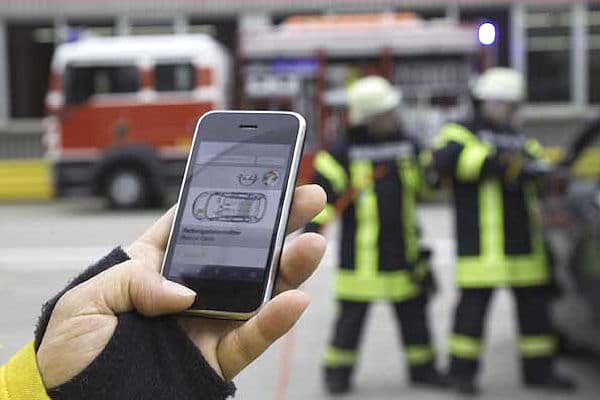 Opel bietet seine Rettungsleitfäden jetzt auch als Smartphone-Applikation. Foto: Opel Opel bietet seine Rettungsleitfäden jetzt auch als Smartphone-Applikation. Foto: Opel