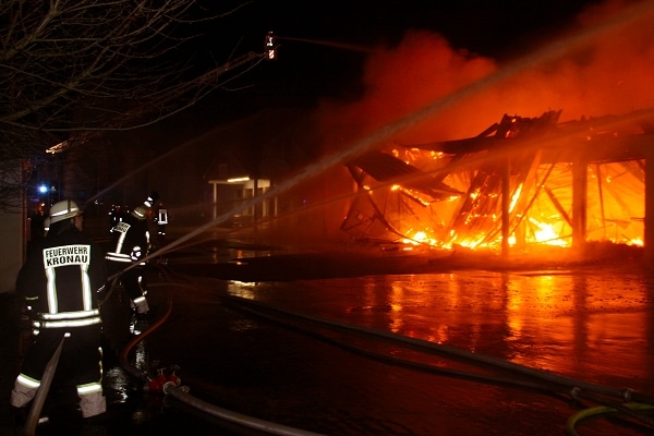 Einkaufszentrum in Vollbrand. Foto: Reiff / Feuerwehr Einkaufszentrum in Vollbrand. Foto: Reiff / Feuerwehr